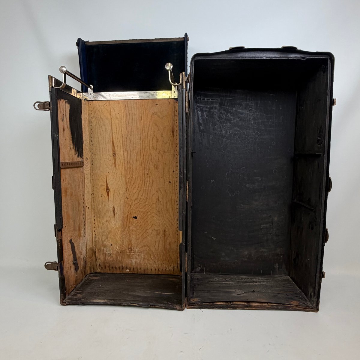 Large Antique Trunk For Clothes-photo-8
