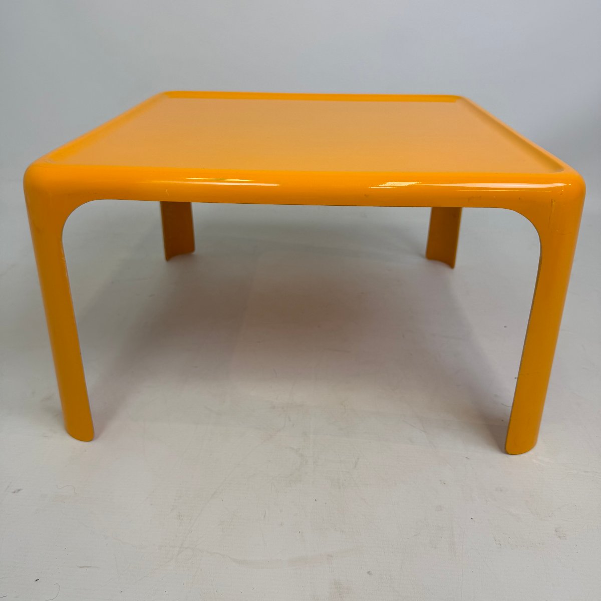 Paire de tables d'appoint d'inspiration « space age » -photo-4