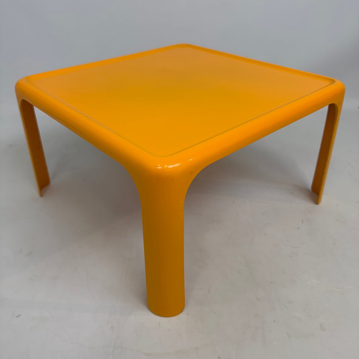 Paire de tables d'appoint d'inspiration « space age » -photo-3