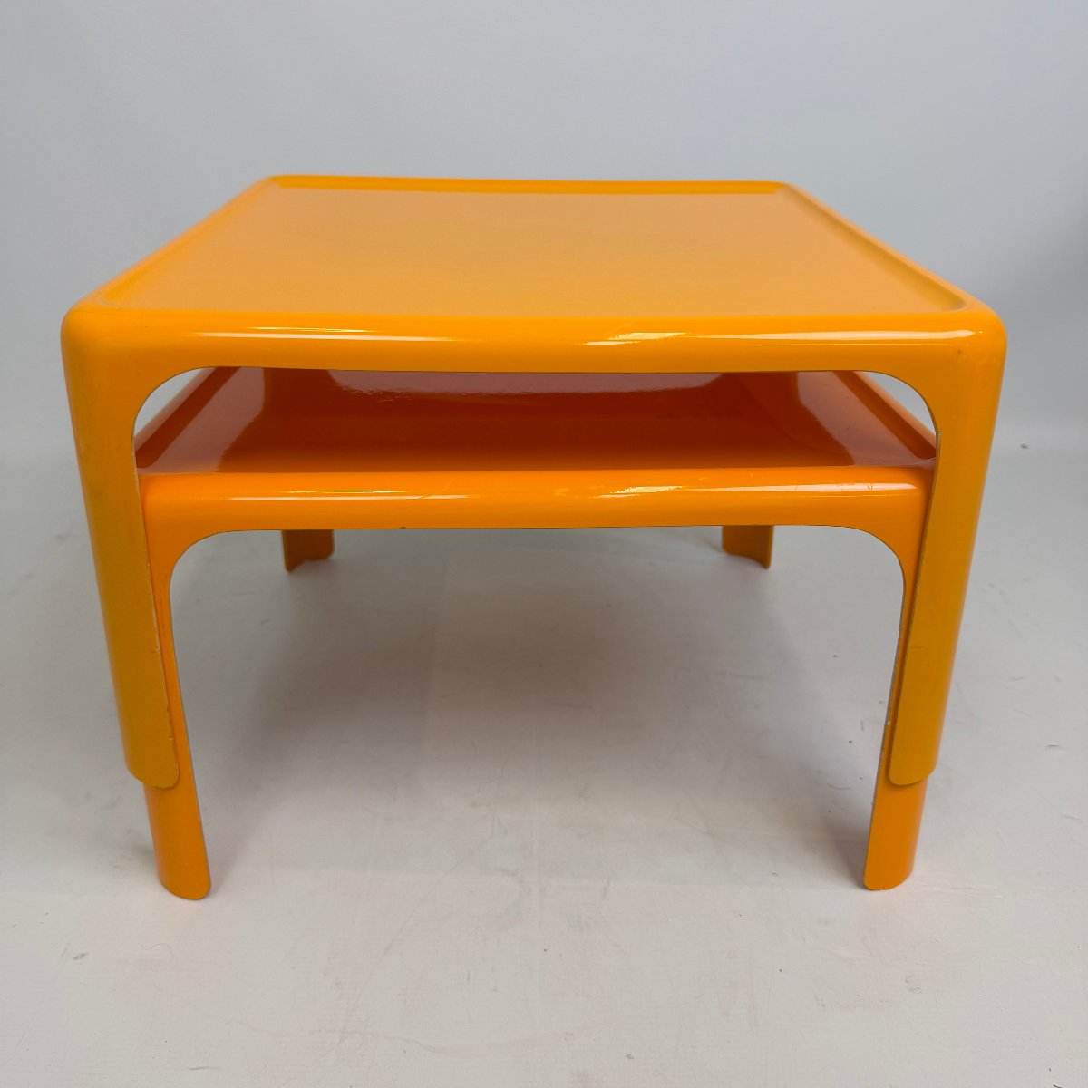 Paire de tables d'appoint d'inspiration « space age » -photo-4