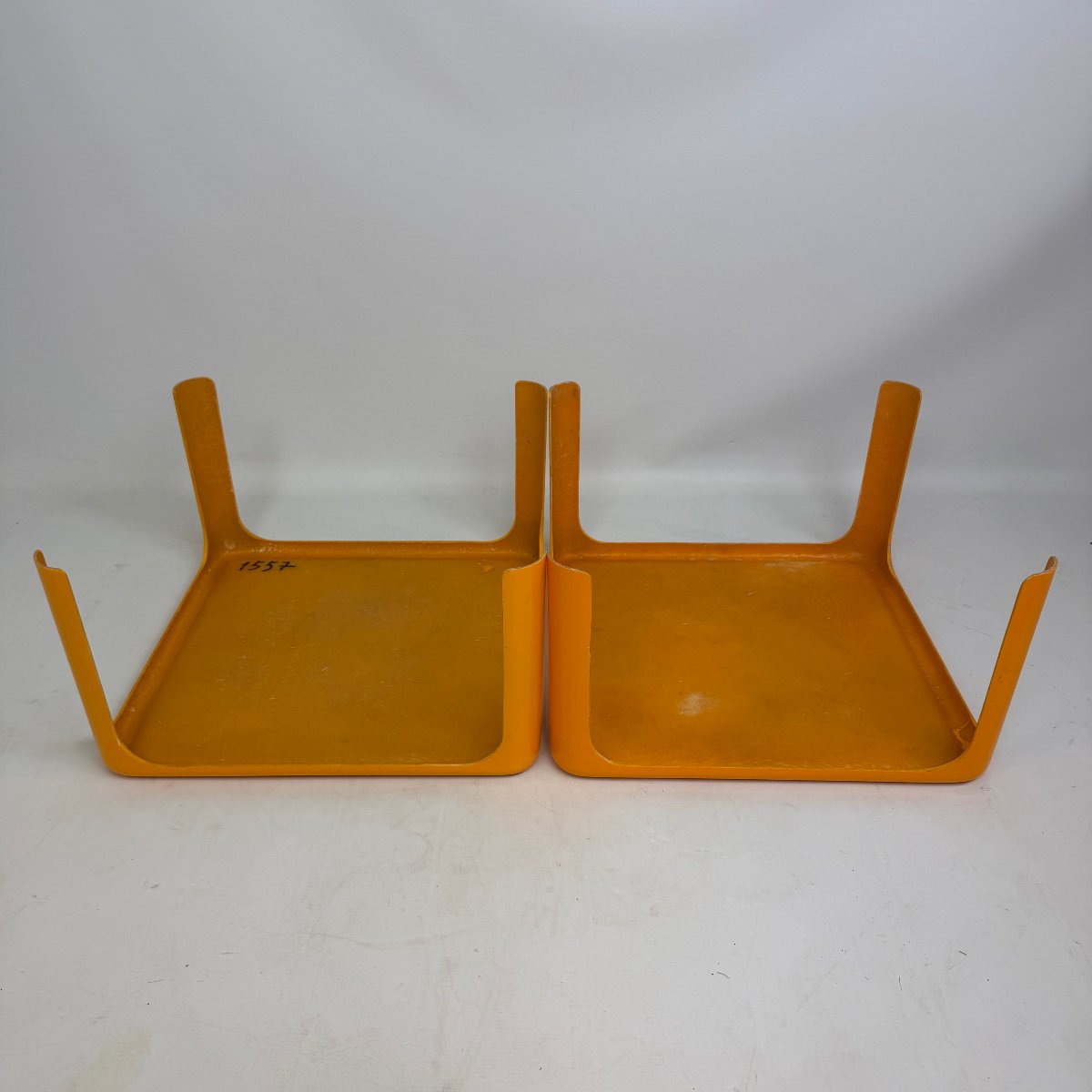 Paire de tables d'appoint d'inspiration « space age » -photo-5