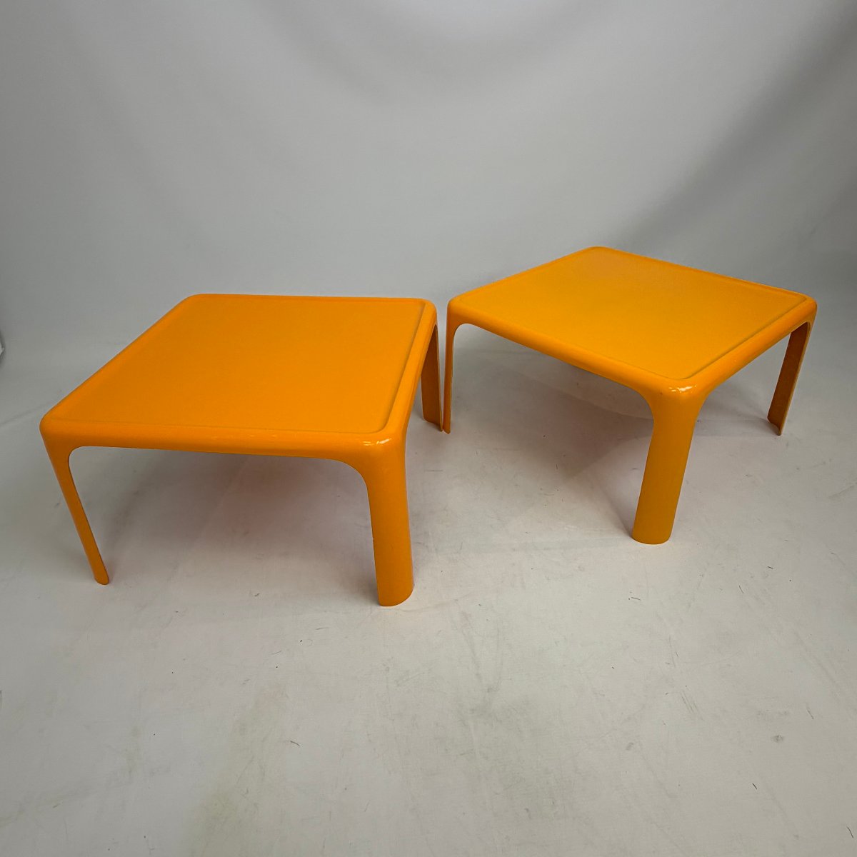 Paire de tables d'appoint d'inspiration « space age » -photo-6