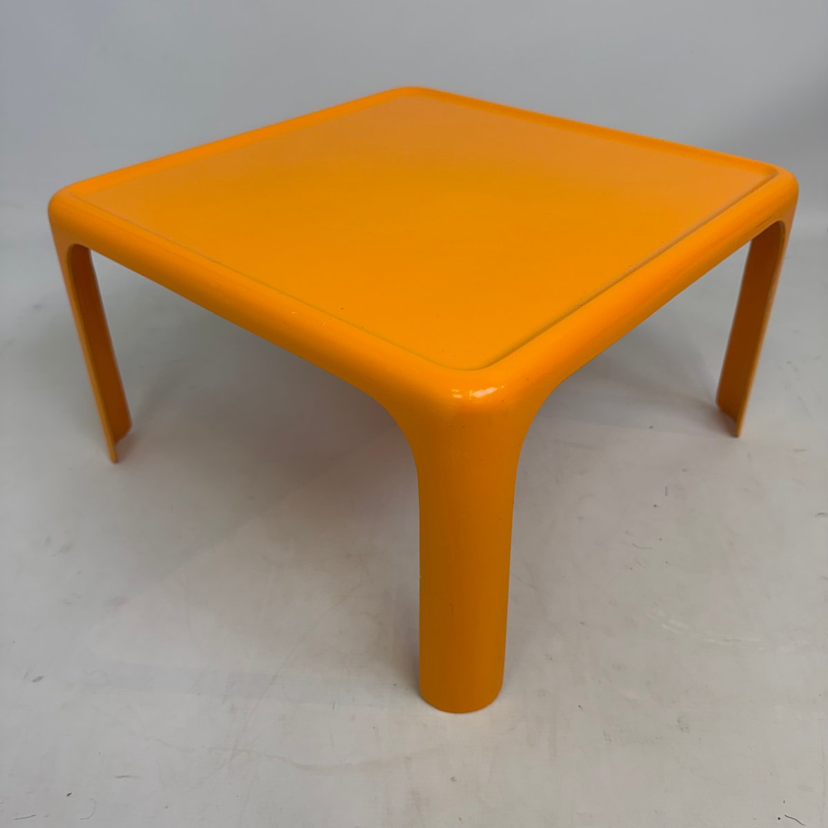 Paire de tables d'appoint d'inspiration « space age » -photo-8