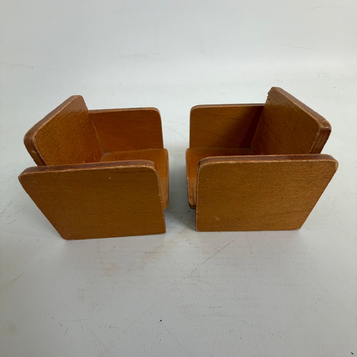 Ensemble de meubles miniatures de style « Mid-Century Modern » provenant de l'Union soviétique -photo-2
