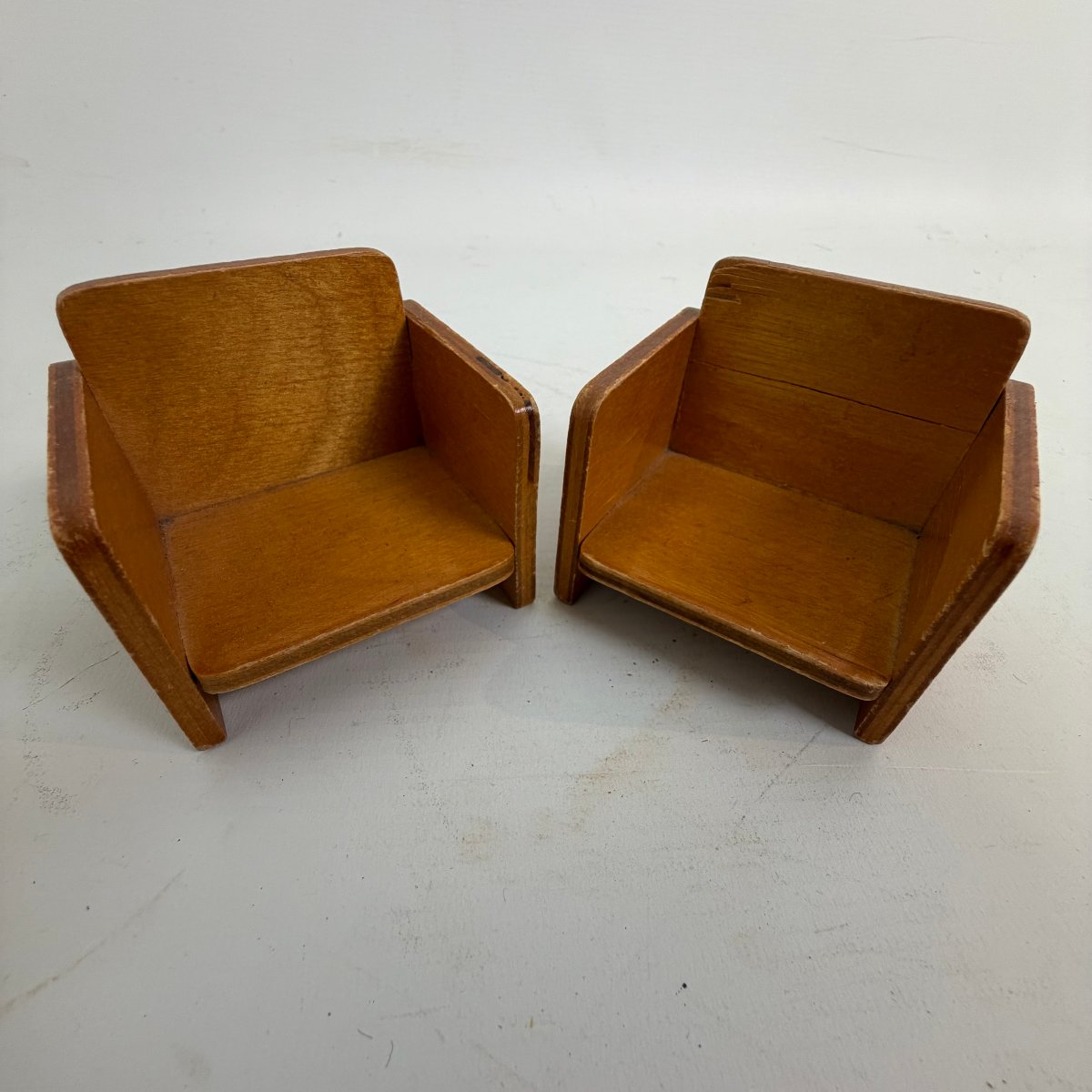 Ensemble de meubles miniatures de style « Mid-Century Modern » provenant de l'Union soviétique -photo-6