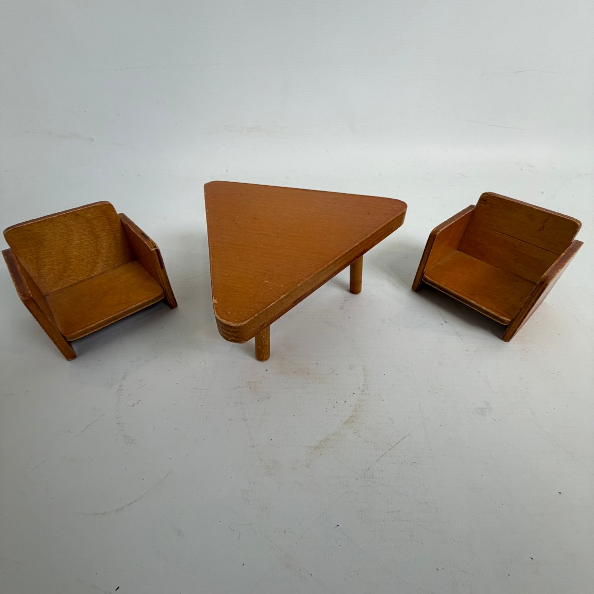 Ensemble de meubles miniatures de style « Mid-Century Modern » provenant de l'Union soviétique -photo-8