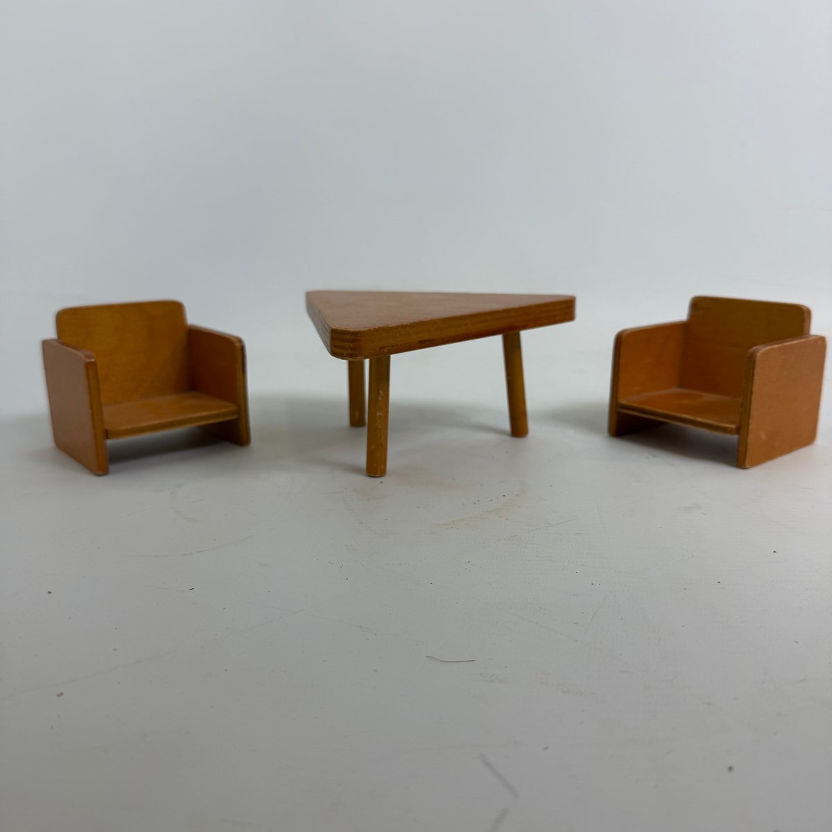 Ensemble de meubles miniatures de style « Mid-Century Modern » provenant de l'Union soviétique 