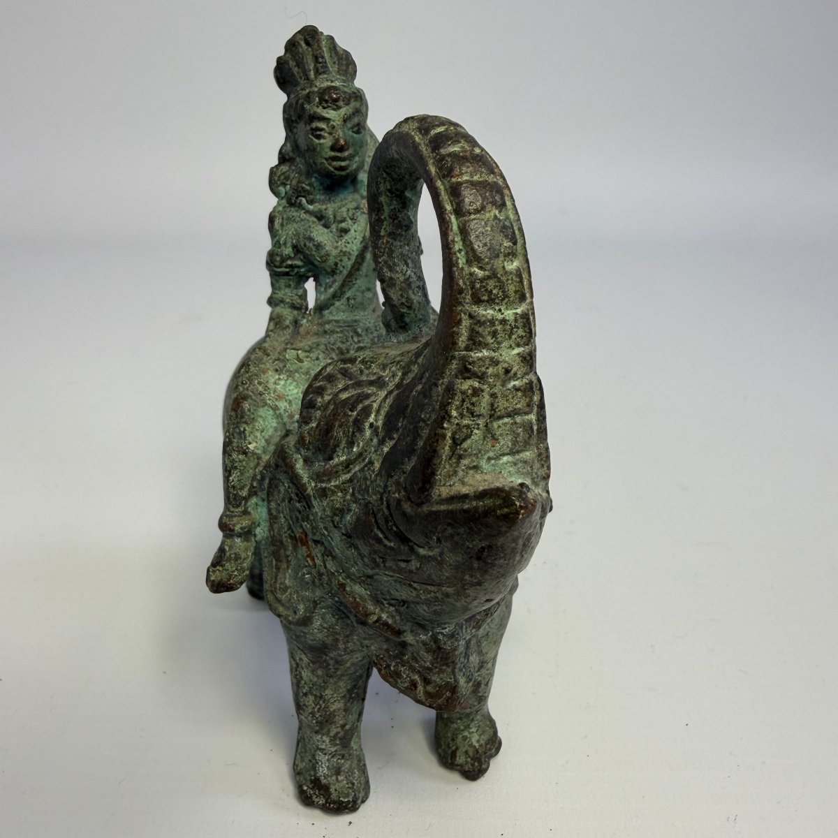 Sculpture antique en bronze représentant un homme sur un éléphant -photo-4