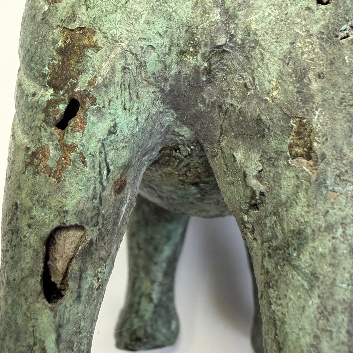 Sculpture antique en bronze représentant un homme sur un éléphant -photo-4