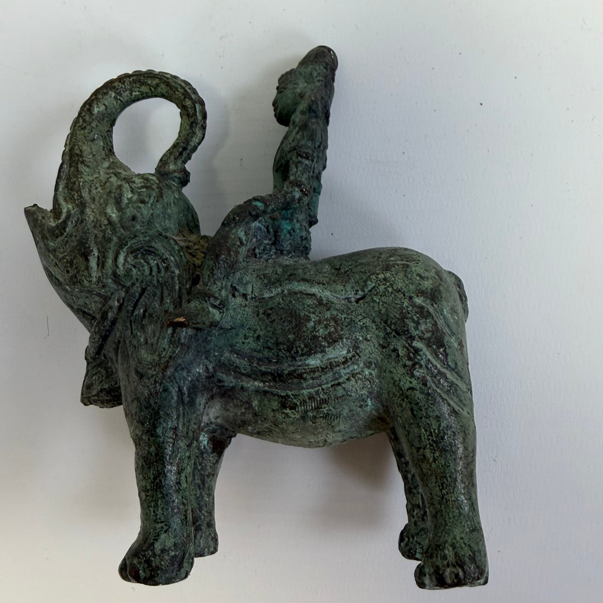 Sculpture antique en bronze représentant un homme sur un éléphant -photo-6