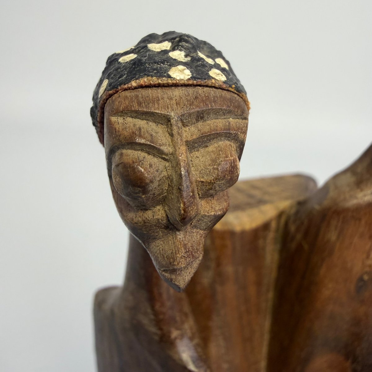 Sculpture tribale représentant un groupe familial de la tribu Makonde -photo-4