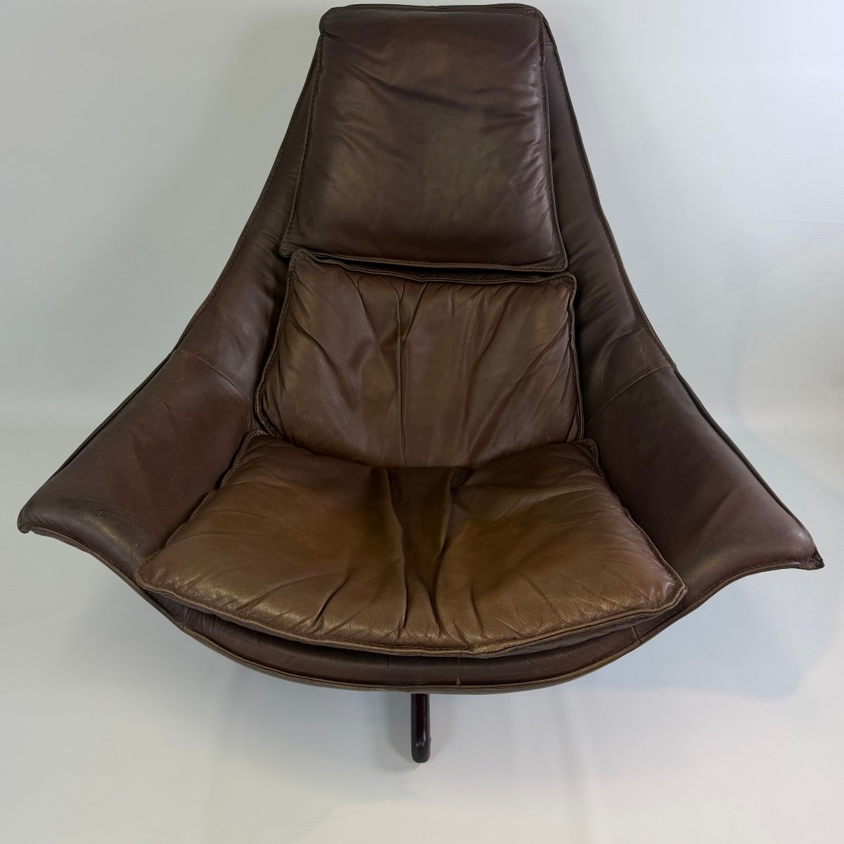 Fauteuil pivotant « Master » en cuir de buffle de Leolux-photo-1