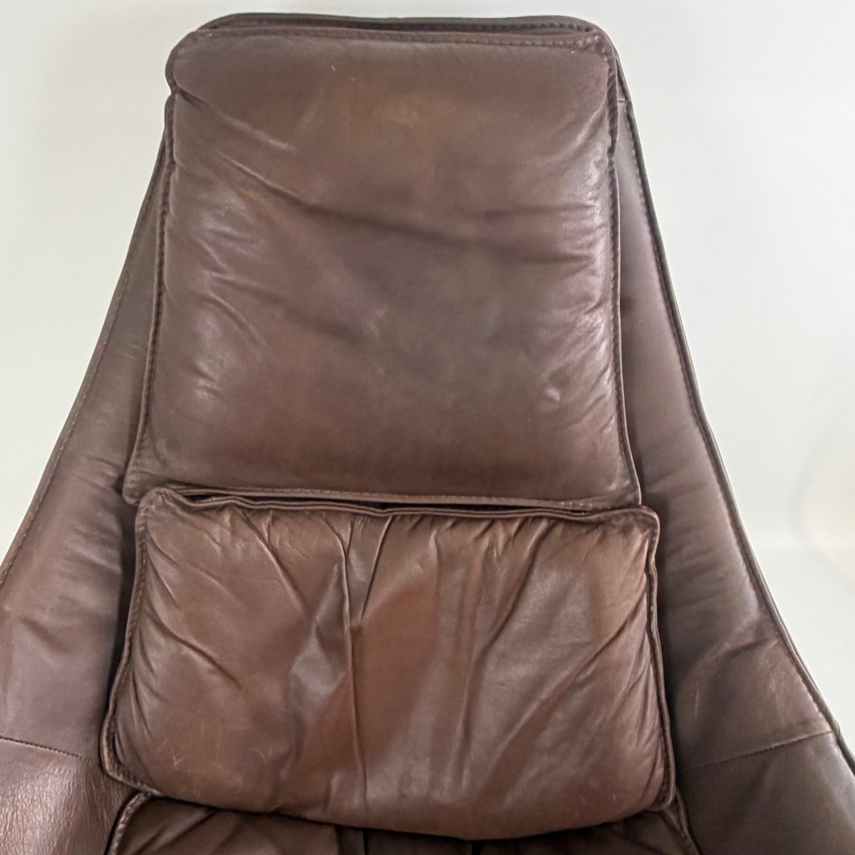 Fauteuil pivotant « Master » en cuir de buffle de Leolux-photo-4