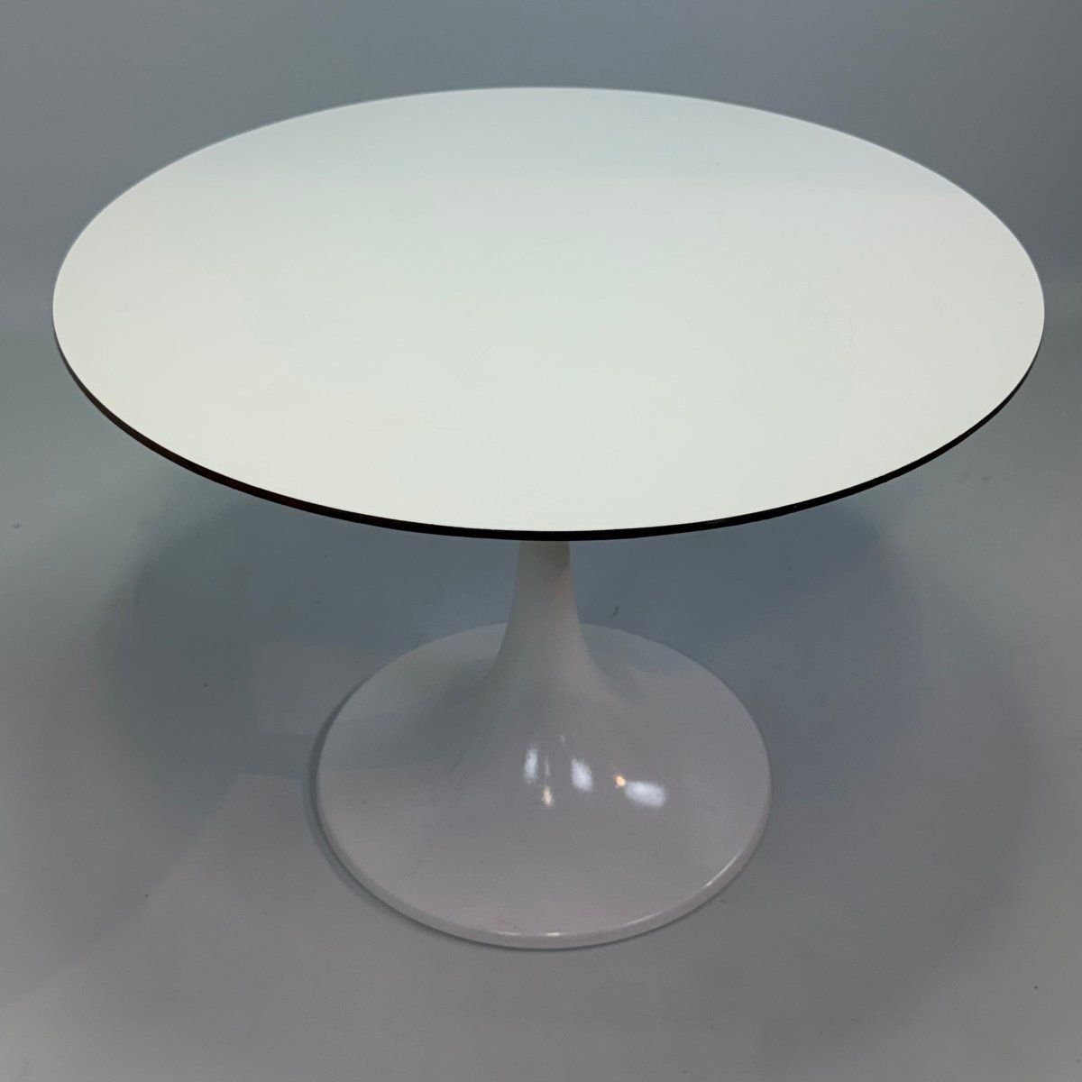 Table sur pied « Tulip » 