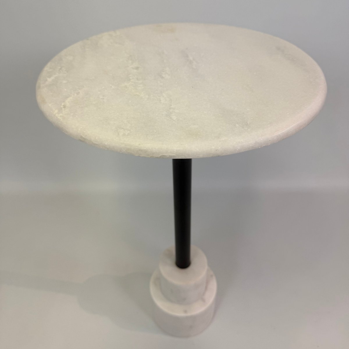 Table sur pied postmoderne en marbre-photo-2