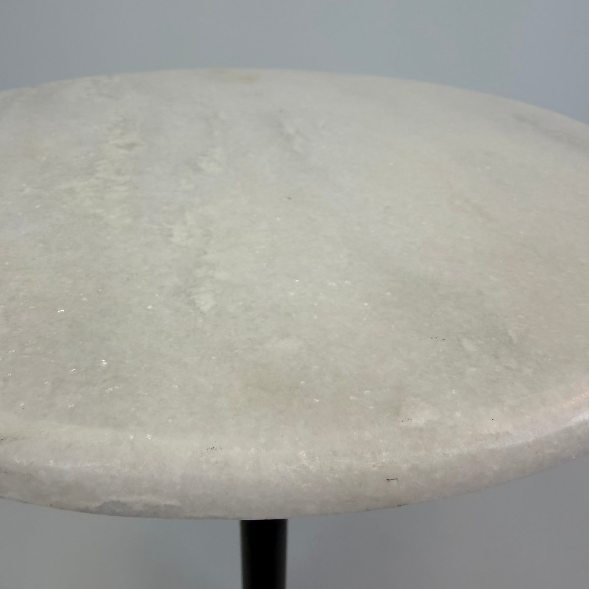 Table sur pied postmoderne en marbre-photo-4