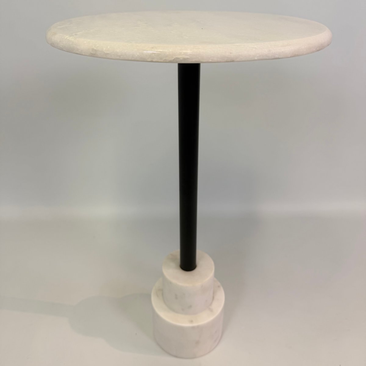 Table sur pied postmoderne en marbre