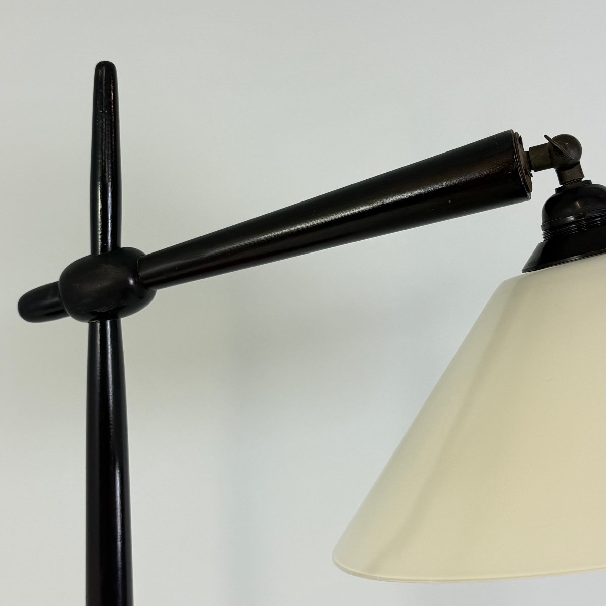 Table d'appoint « Palette de peintre » avec lampadaire intégré-photo-3