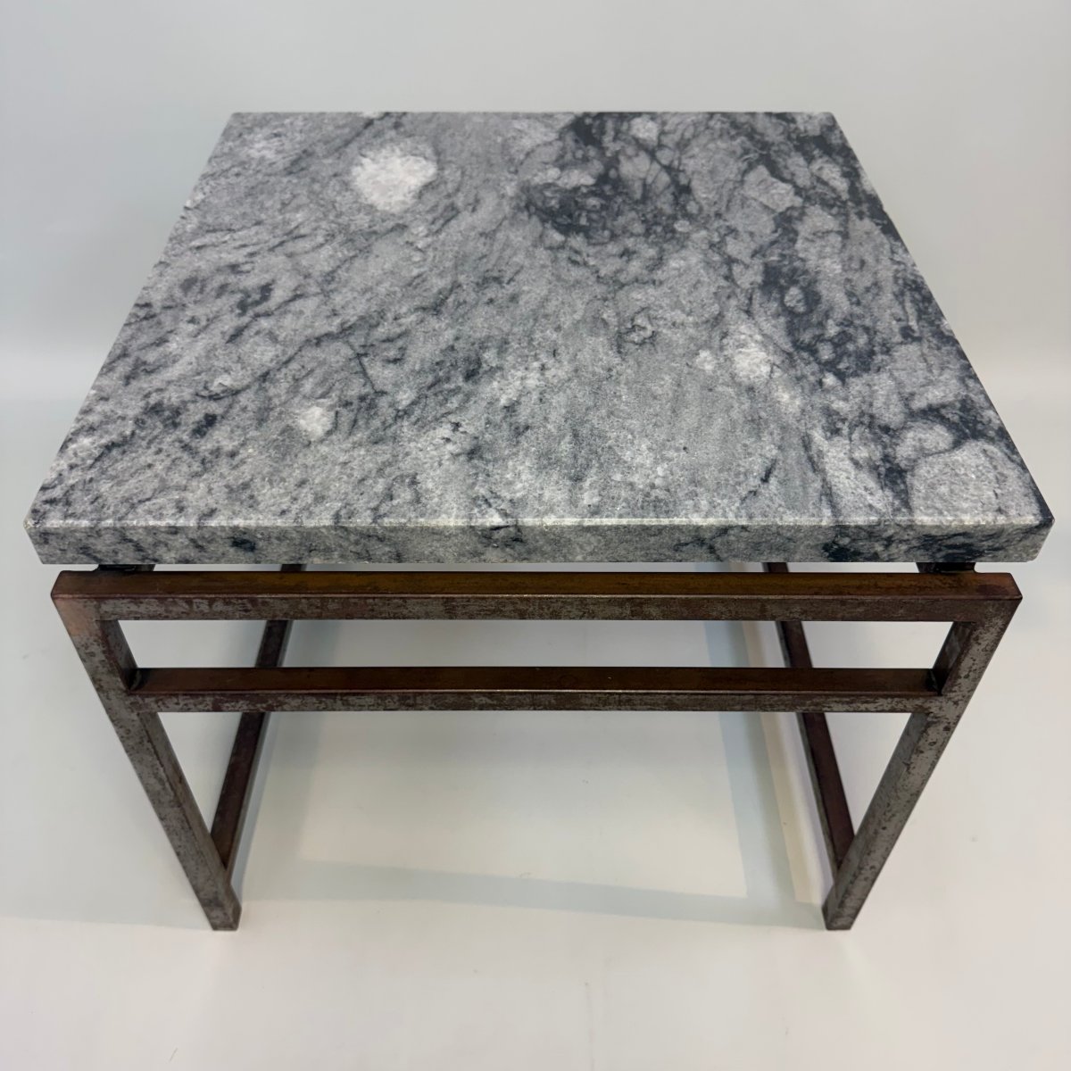 Table d'appoint en marbre de Jacques Goossens-Bara -photo-2