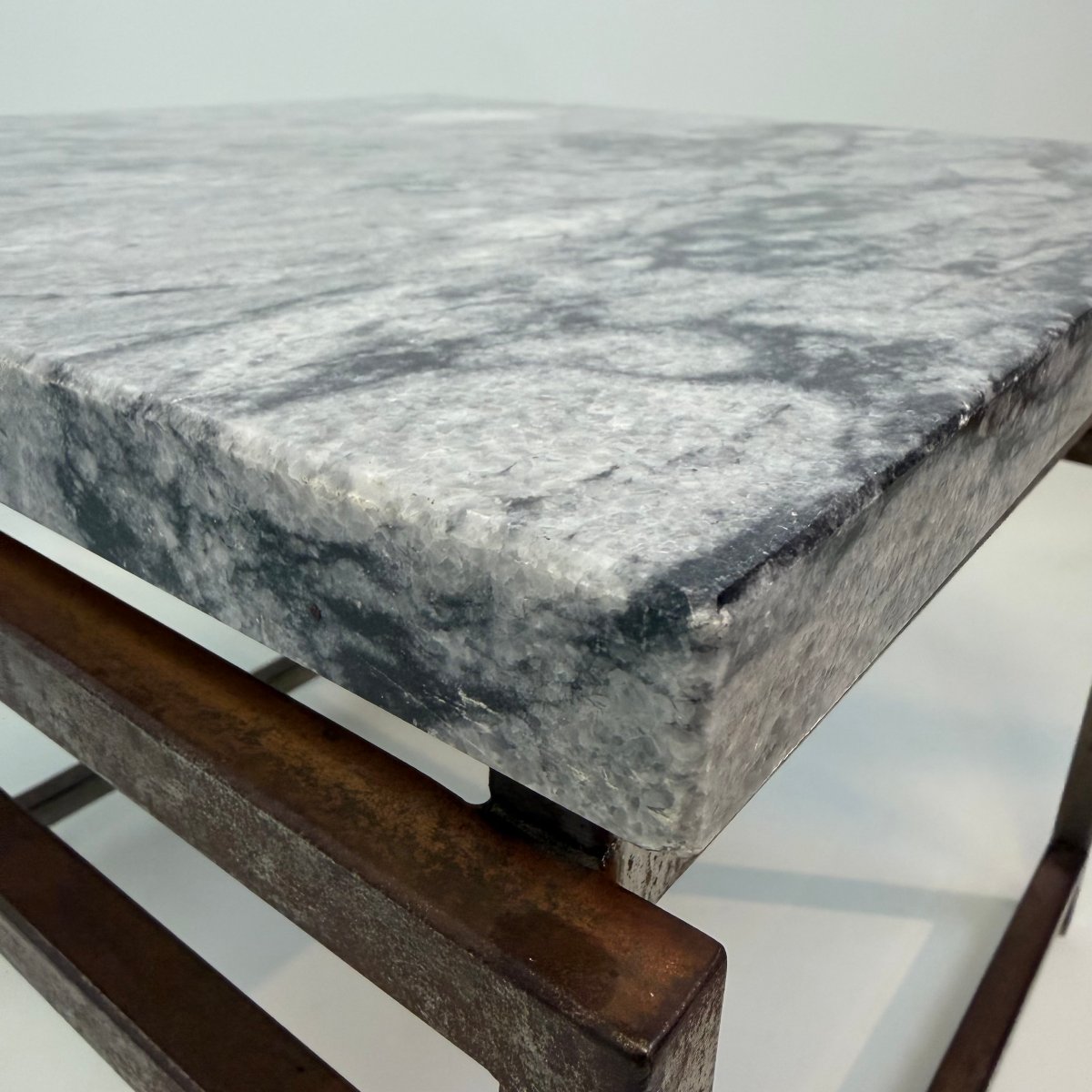 Table d'appoint en marbre de Jacques Goossens-Bara -photo-7