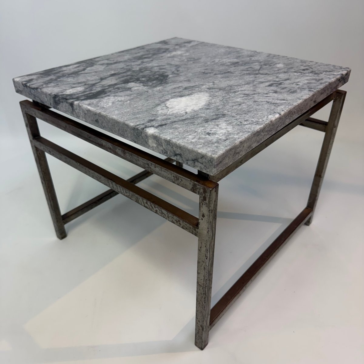 Table d'appoint en marbre de Jacques Goossens-Bara 