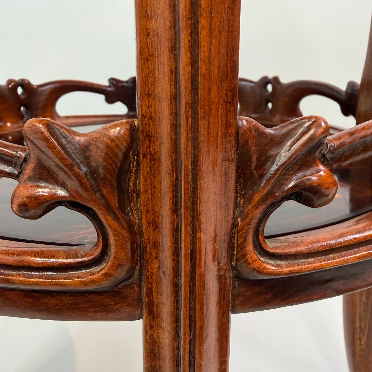 Art Nouveau-style Side Table -photo-8
