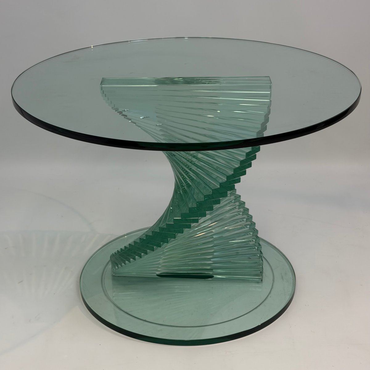 Table d'appoint en verre « Helix », dans le style de Danny Lane