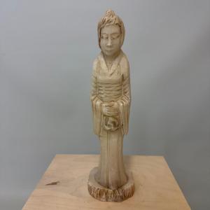 Statue en albâtre représentant une femme asiatique
