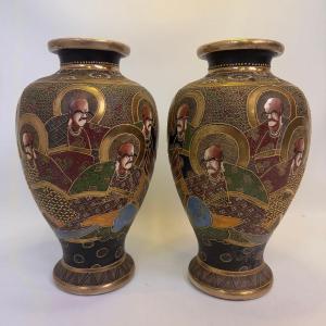 2 vases Satsuma ornés du motif « Mille visages » 