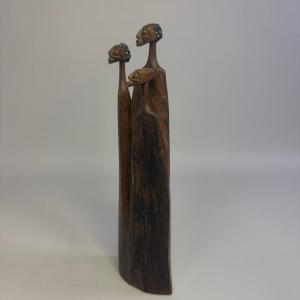 Sculpture tribale représentant un groupe familial de la tribu Makonde
