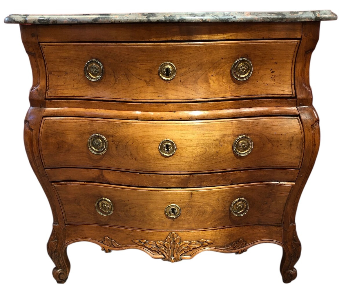18th Century Chest Of Drawers In Natural Wood With Three Drawers And Curved Legs And Marble Top
