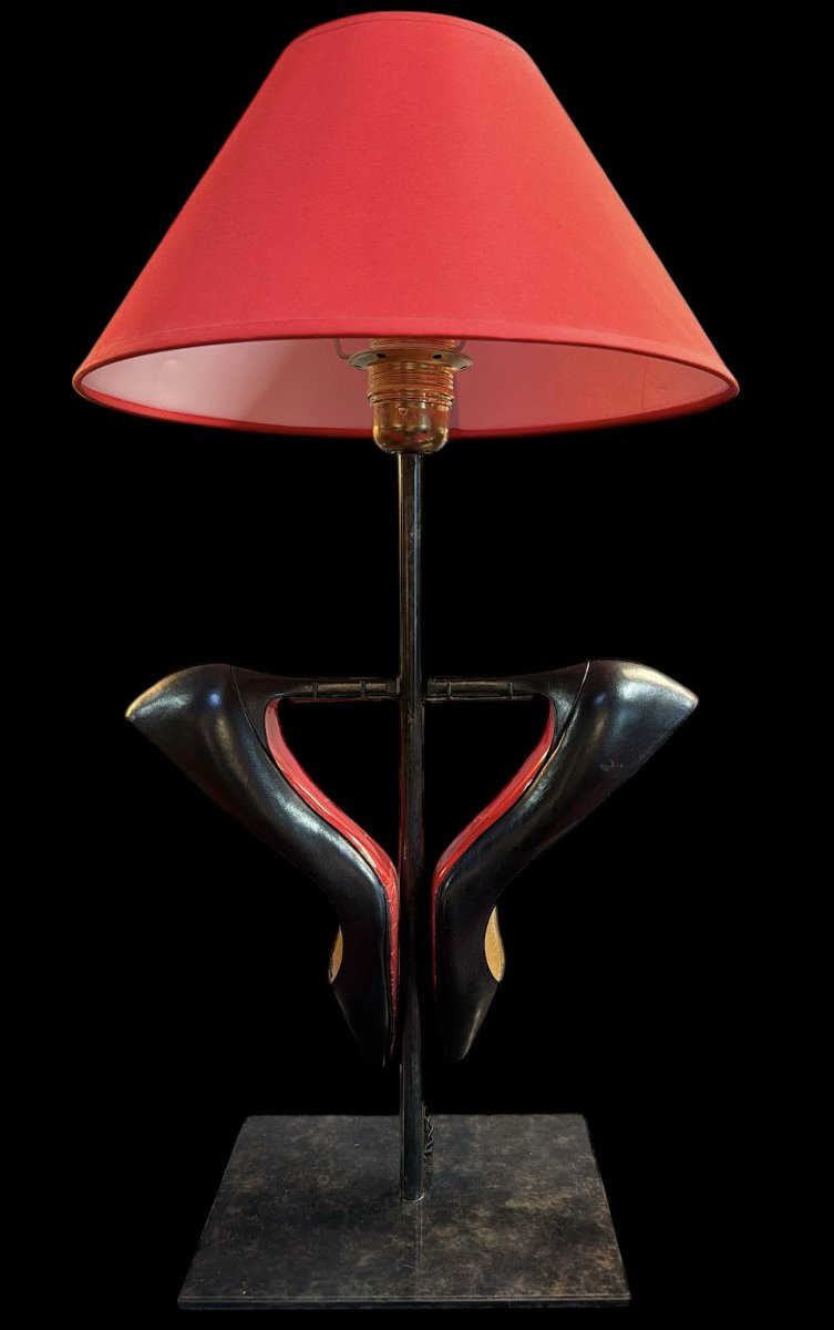 Cinderella Lamp : Two Louboutin Shoes Mounted As A Lamp-photo-2