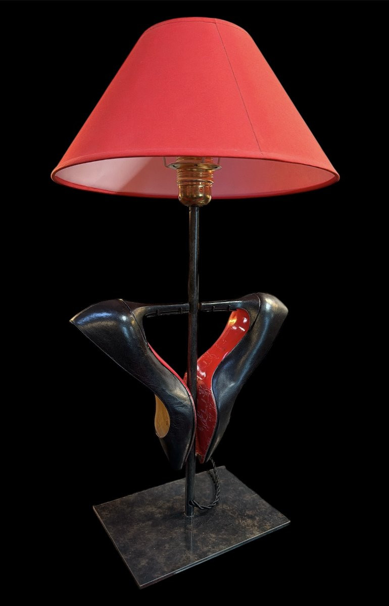Cinderella Lamp : Two Louboutin Shoes Mounted As A Lamp-photo-3