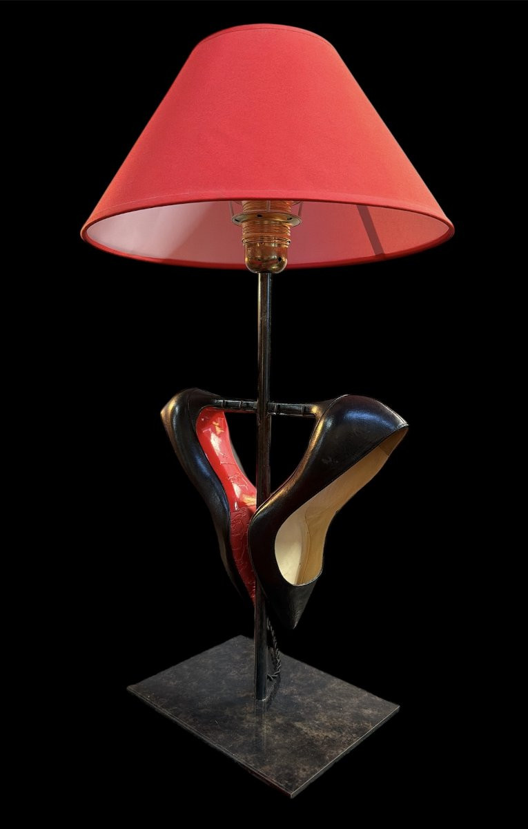 Cinderella Lamp : Two Louboutin Shoes Mounted As A Lamp-photo-1