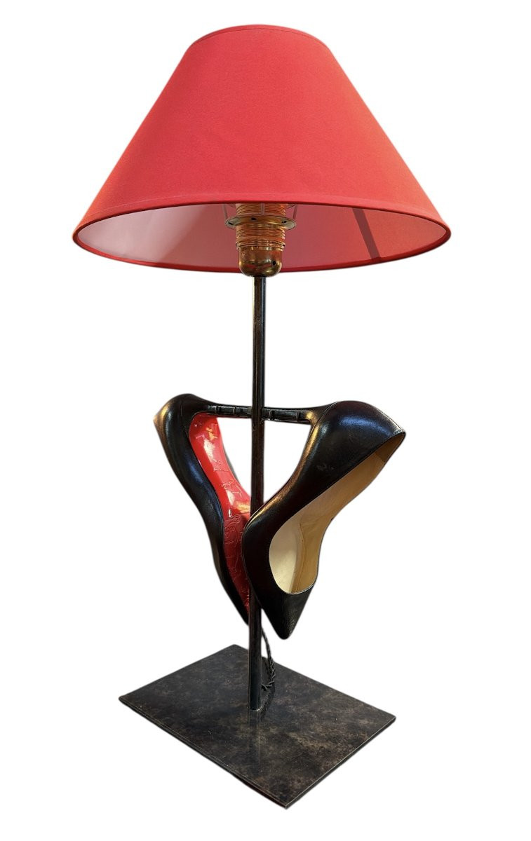 Cinderella Lamp : Two Louboutin Shoes Mounted As A Lamp-photo-2