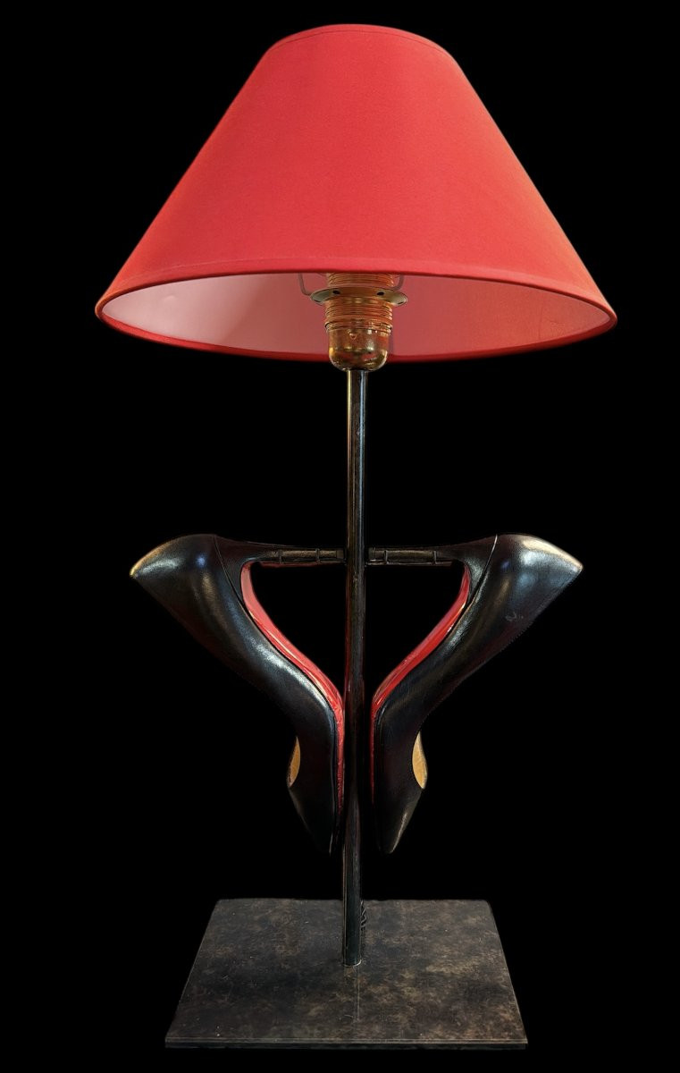 Cinderella Lamp : Two Louboutin Shoes Mounted As A Lamp-photo-4