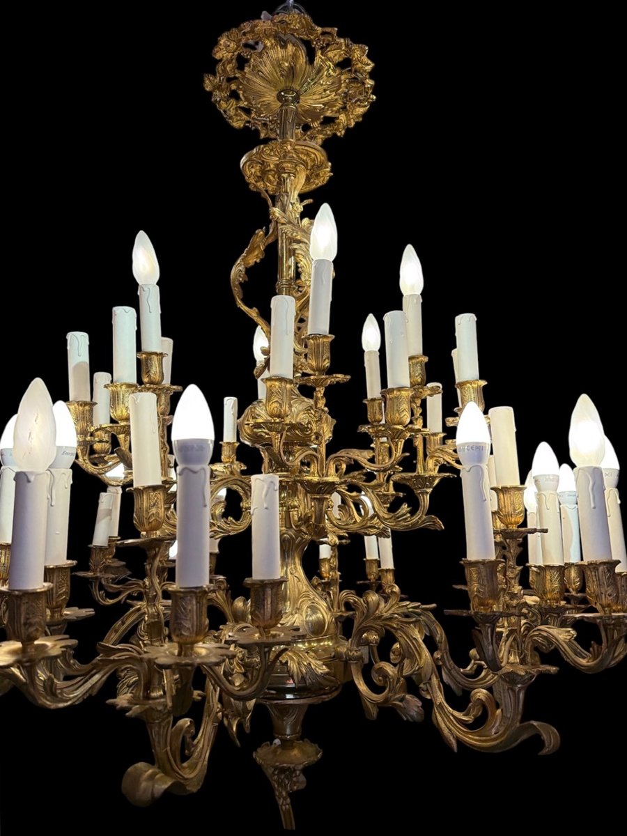 Gilded Bronze Chandelier With 42 Light Arms Arranged In Two Rows, Featuring A Regency-style Acanthus Leaf Motif -photo-2