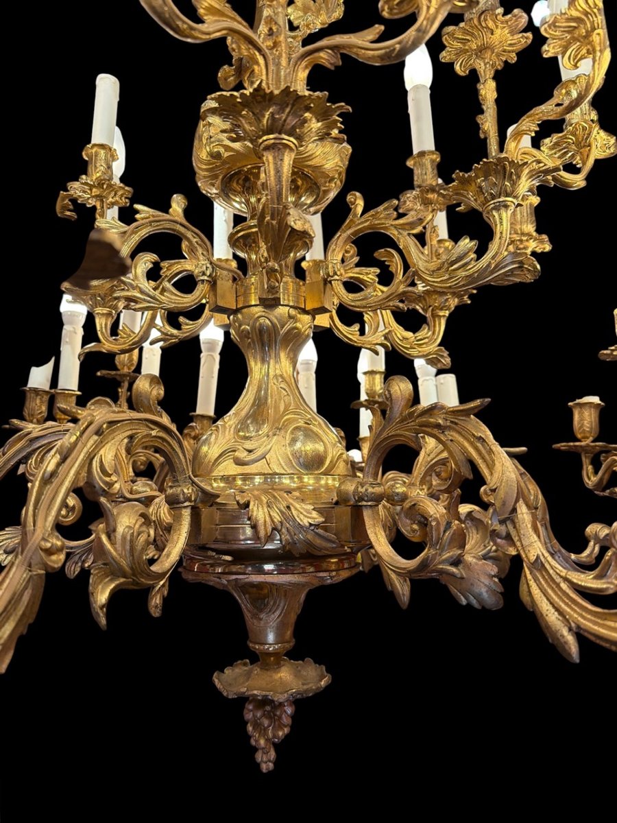 Gilded Bronze Chandelier With 42 Light Arms Arranged In Two Rows, Featuring A Regency-style Acanthus Leaf Motif -photo-2