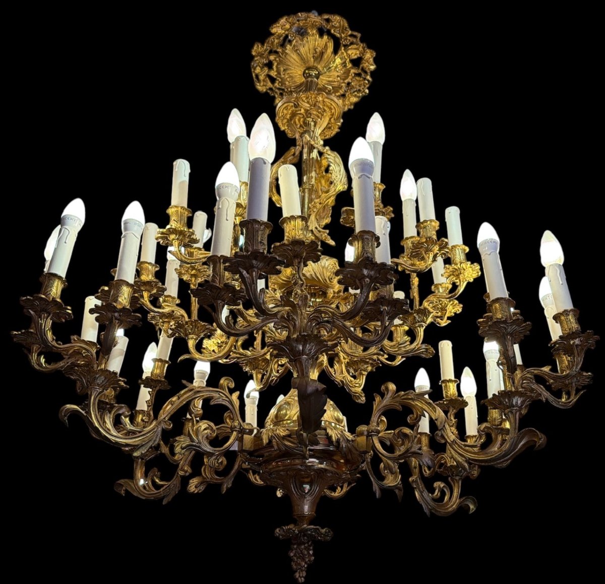 Gilded Bronze Chandelier With 42 Light Arms Arranged In Two Rows, Featuring A Regency-style Acanthus Leaf Motif -photo-3