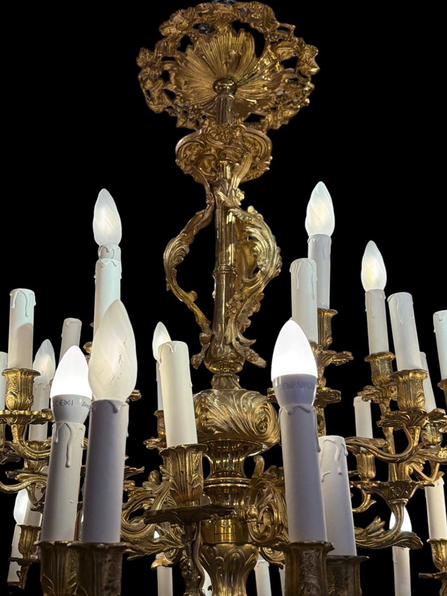 Gilded Bronze Chandelier With 42 Light Arms Arranged In Two Rows, Featuring A Regency-style Acanthus Leaf Motif -photo-4