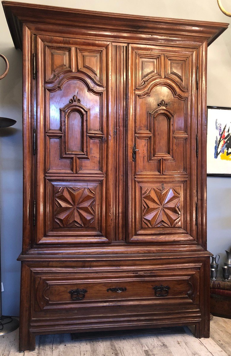 Armoire Pantalonnière En Cerisier Du 17è Siècle Ouvrant Par Deux Portes Et Un Grand Tiroir-photo-3