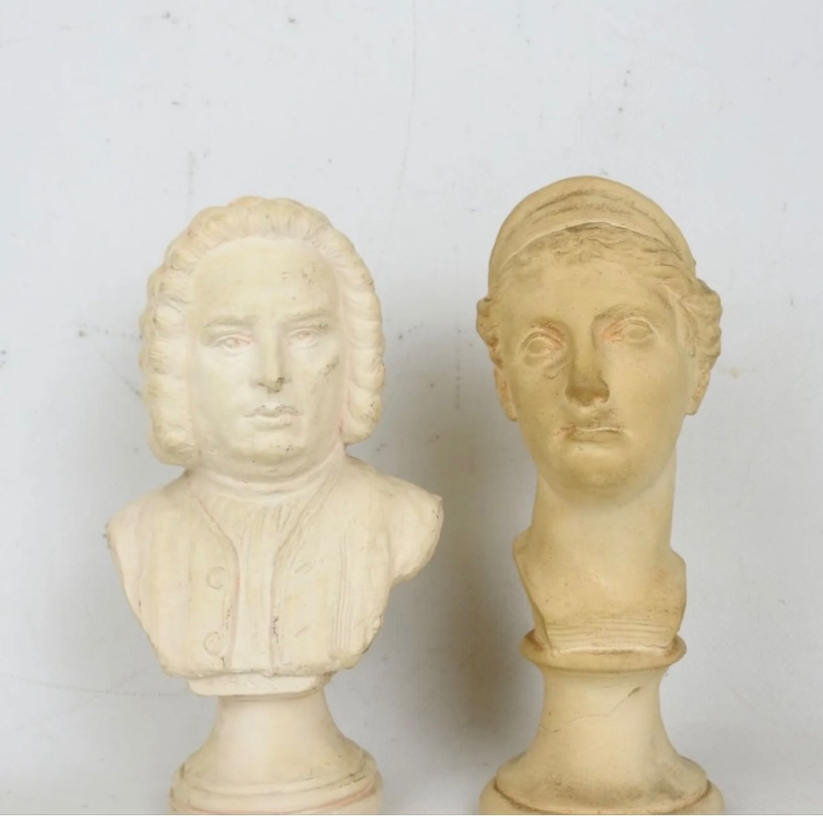 Une Suite De Huit Objets De Vitrine -photo-3