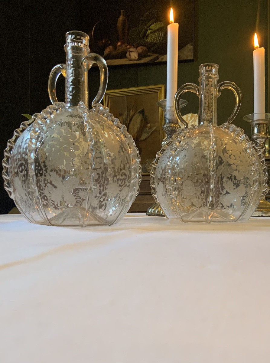 XVIIIeme Siècle : Une Paire De Carafes Hollandaises