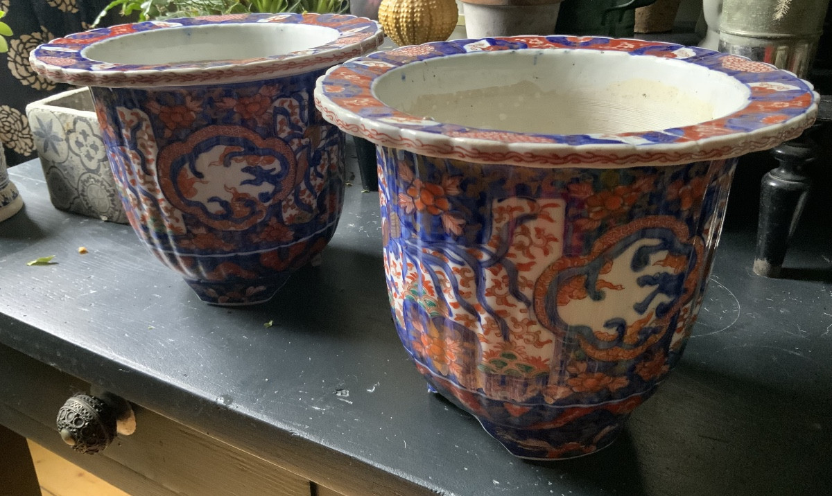19th Century: A Pair Of Imari Decorated Plant Pots