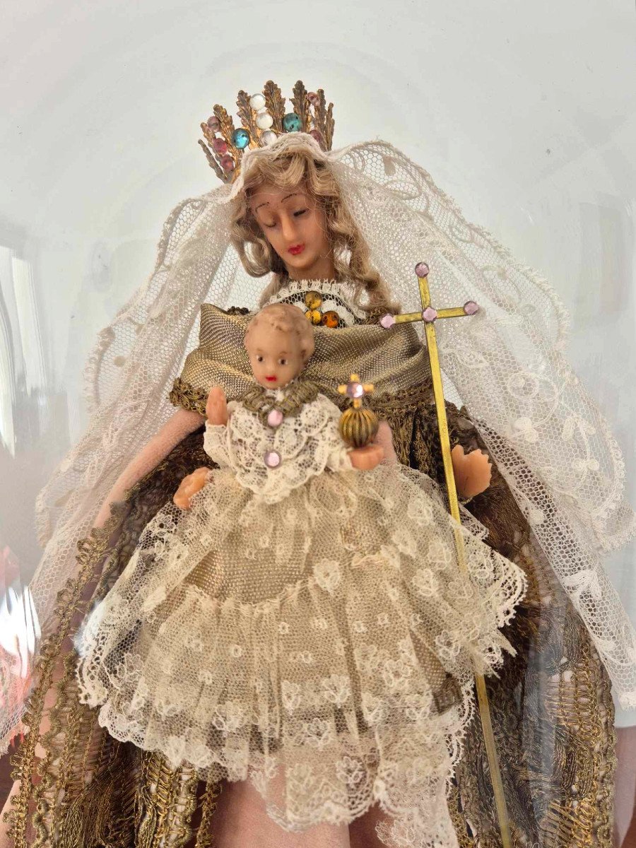 Virgin And Child Jesus In Wax And Fabrics Under Glass Globe - Religiosa-photo-2