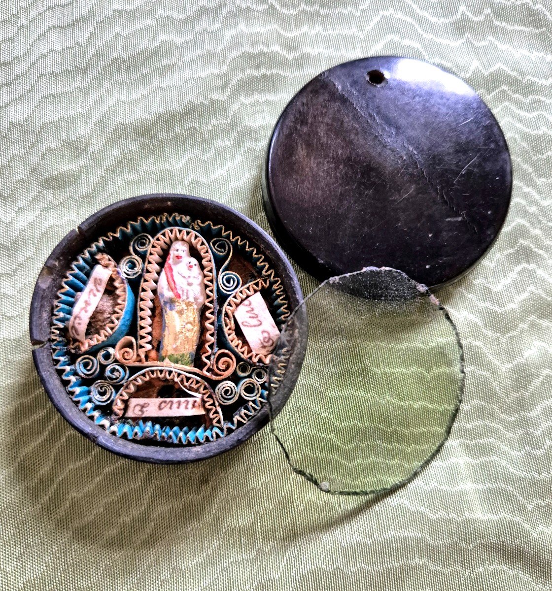 “travel” Reliquary In Paperolles – 19th Century 