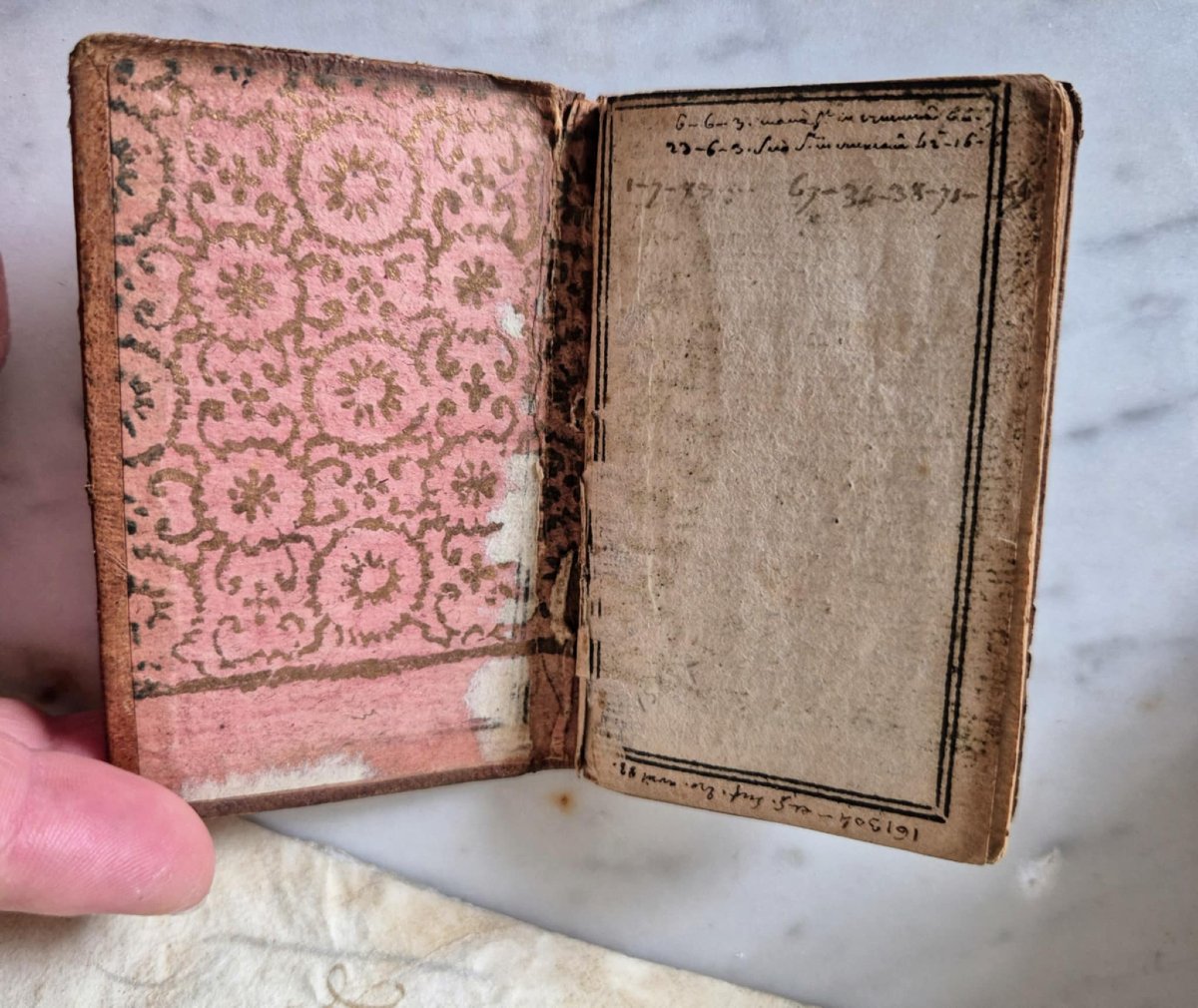 1783 National New Year's Almanac – Miniature Book-photo-2