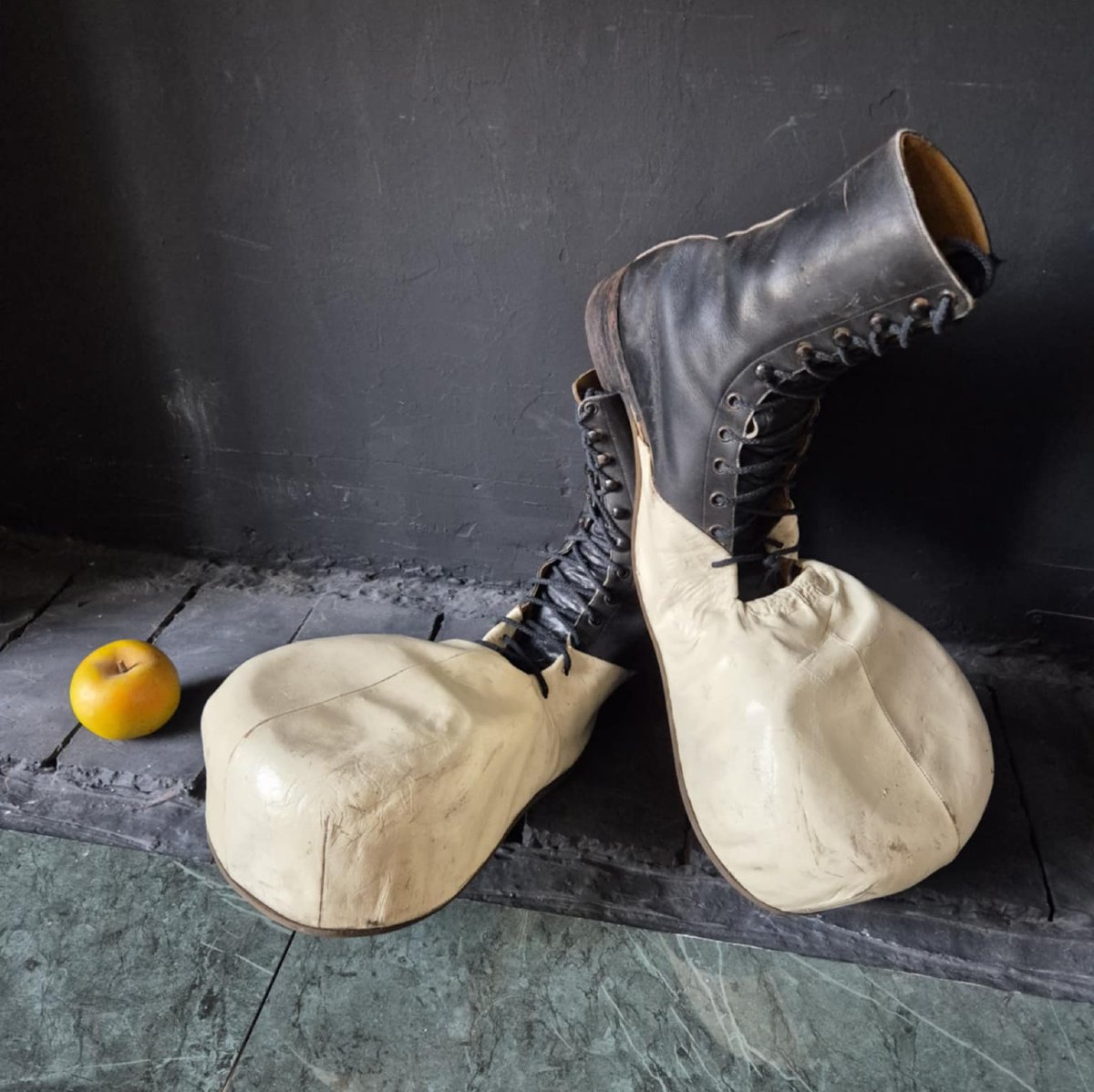 Chaussures de clown en cuir 1900-1930 Cirque de Berlin-photo-2