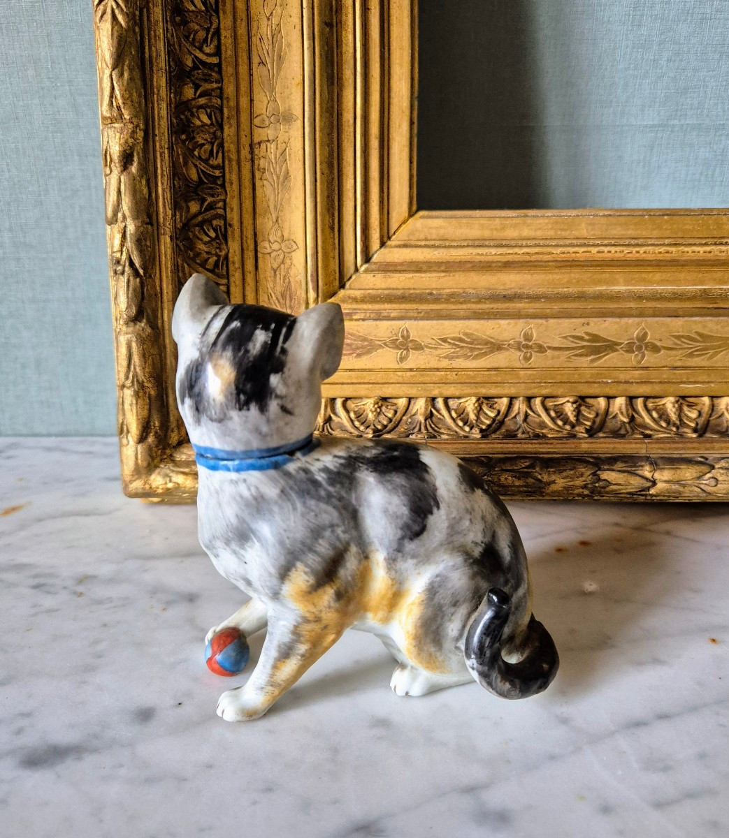 Porcelain Snuffbox Cat Playing Ball Circa 1900-photo-1