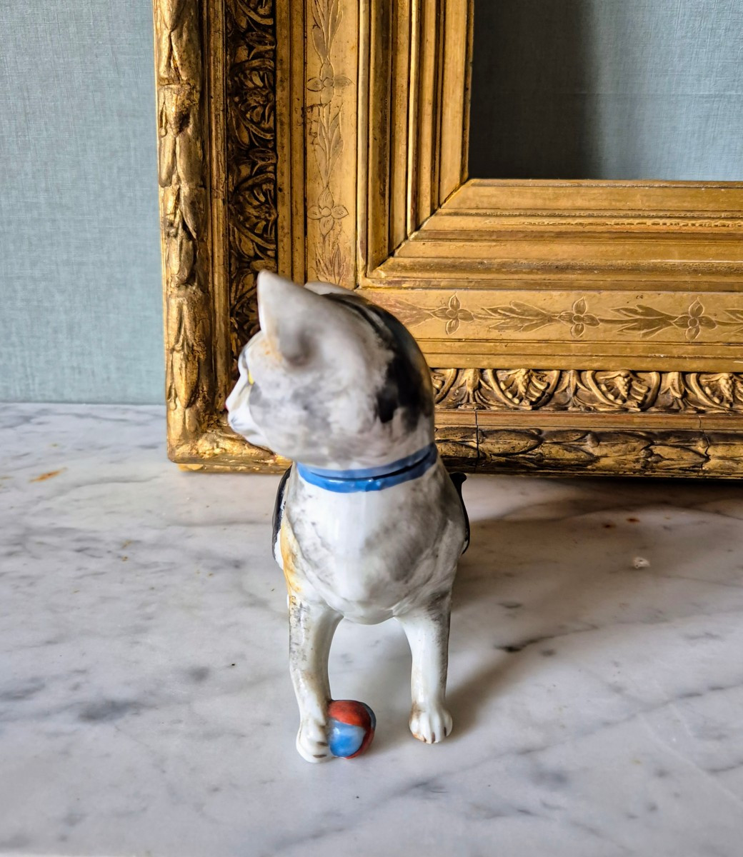 Porcelain Snuffbox Cat Playing Ball Circa 1900-photo-2